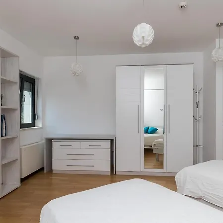 Clouds - Two Bedroom With Balcony And City View Lejlighed