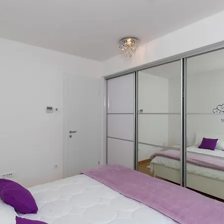 Clouds - Two Bedroom With Balcony And City View Апартаменты