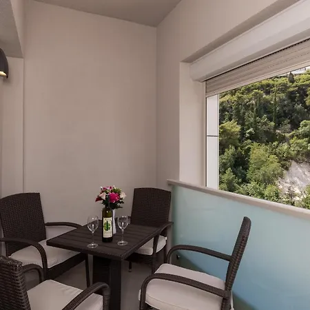 Апартаменты Clouds - Two Bedroom With Balcony And City View