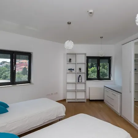 Clouds - Two Bedroom With Balcony And City View Апартаменты