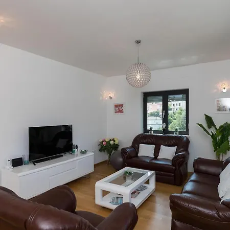 Clouds - Two Bedroom With Balcony And City View * Ντουμπρόβνικ