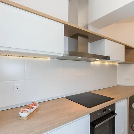 Clouds - Two Bedroom With Balcony And City View