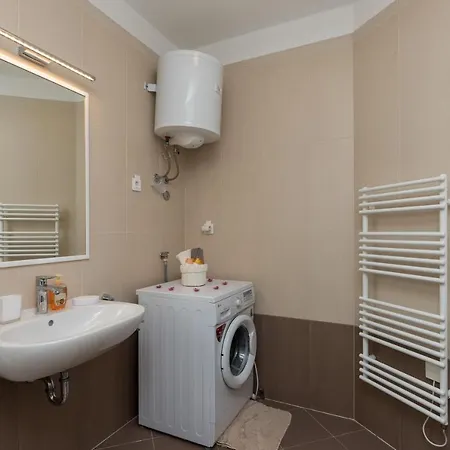 Clouds - Two Bedroom With Balcony And City View